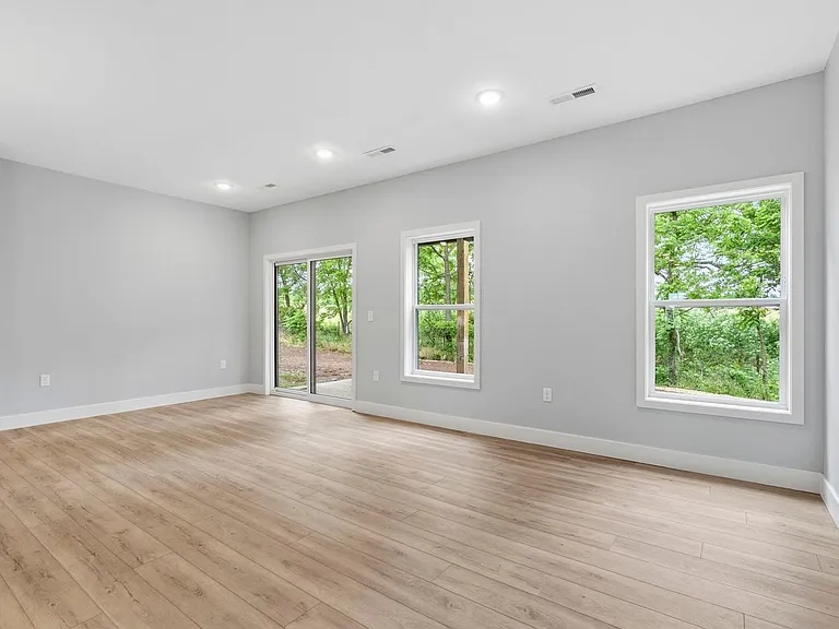 2191 W Parkview Ave — Photo 34