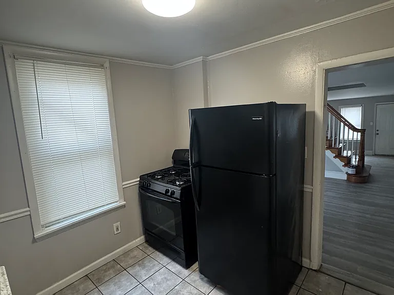 417 Porter St — Photo 2