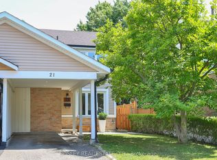 21 Courtleigh Sq, Brampton, ON L6Z 1J2