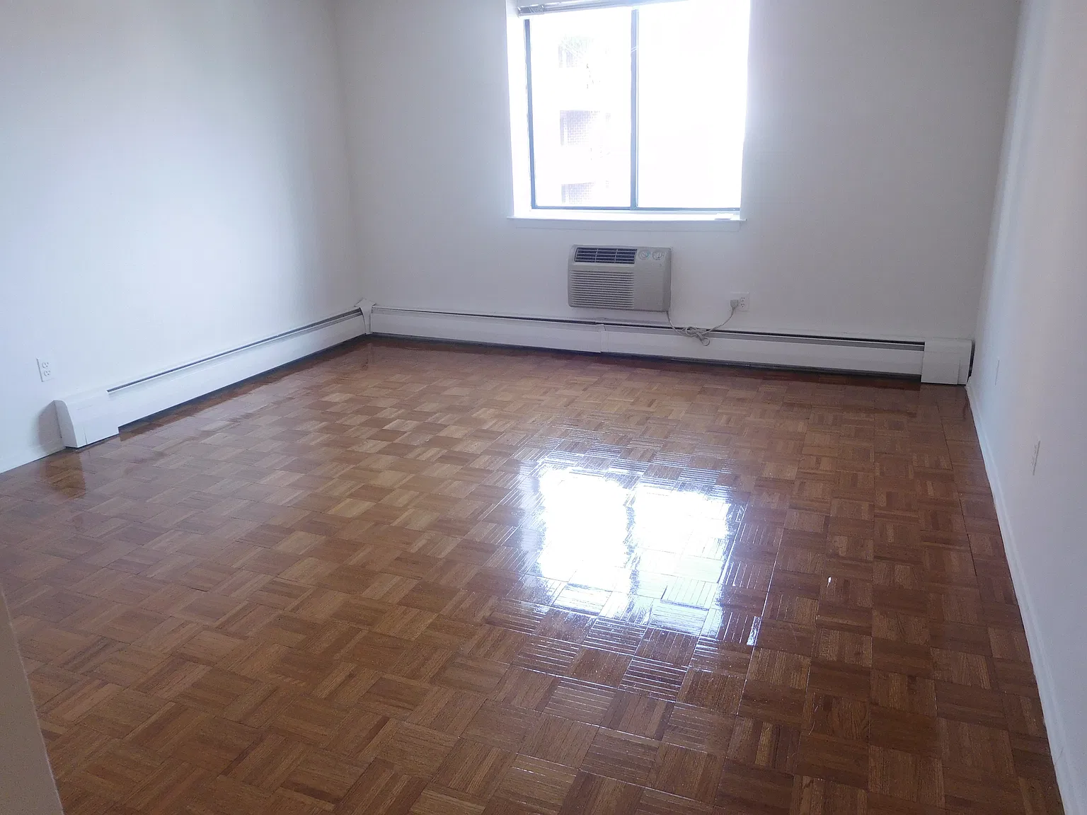 137-02 Northern Blvd — Photo 2