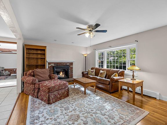 4th image of 6 Sassafras Lane