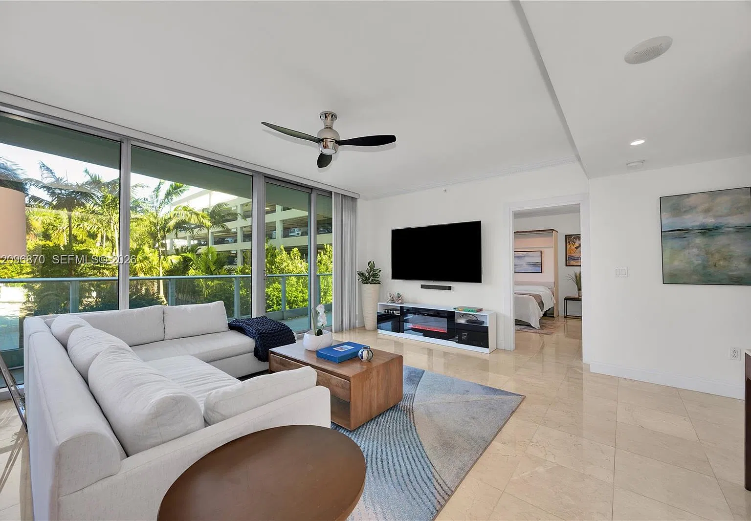 Grovenor House Condo — Photo 4