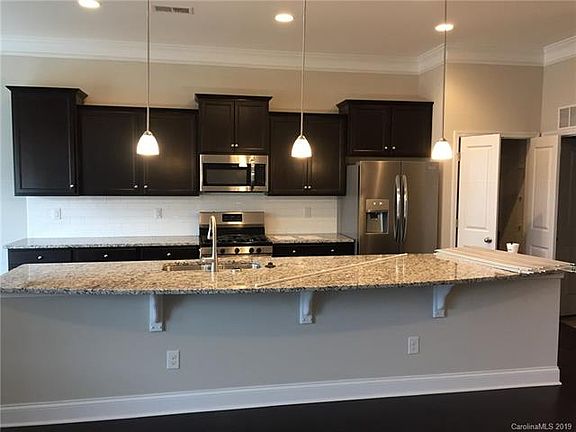 3rd image of 7850 Fountaingrass Ln