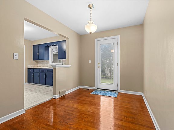 3rd image of 2911 18th Ave