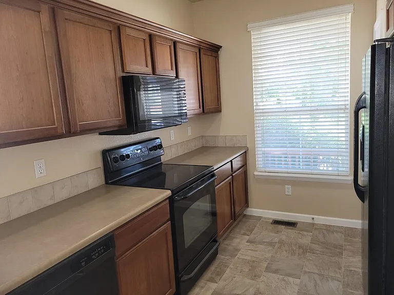 7747 Mountain Laurel Dr — Photo 9