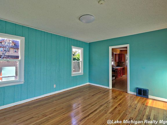3rd image of 635 Dickinson St SE