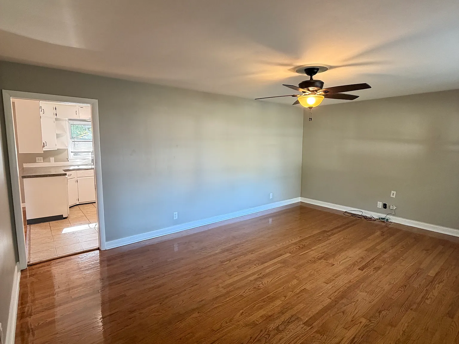 3 bed, 1400 sqft, $1,880 — Photo 3
