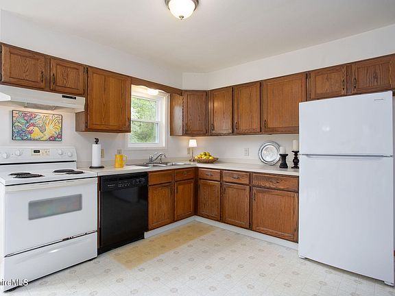 5th image of 5 Taconic Ln