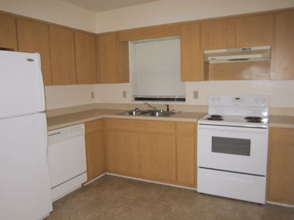 2nd image of 122 Shannon Dr