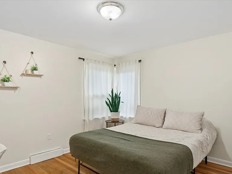 4037 NE 109th St — Photo 15