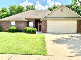 100 Oakley St, Pea Ridge, AR 72751