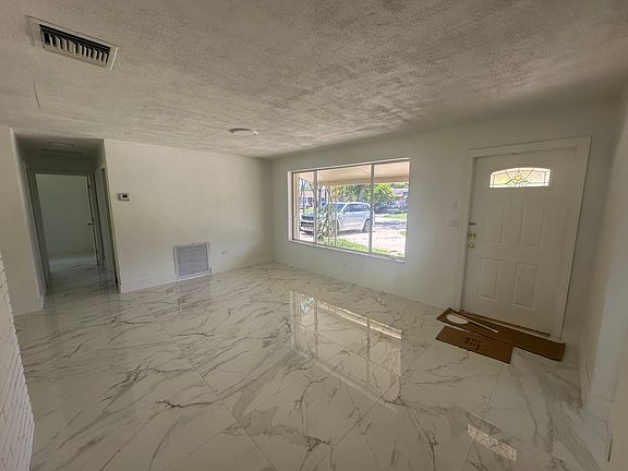 5th image of 2401 Havana Dr