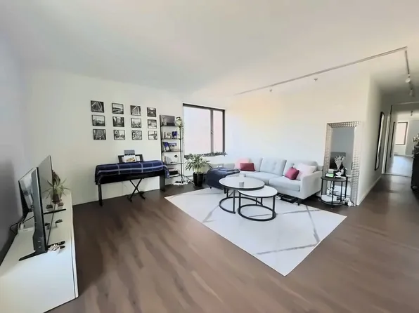 1641 Third Avenue image 1 of 15