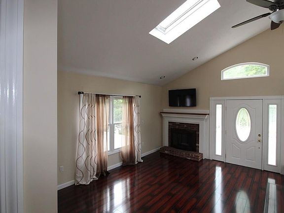 3rd image of 15 Elm Ave