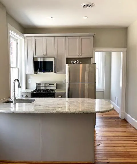 810 N Robinson St — Photo 1