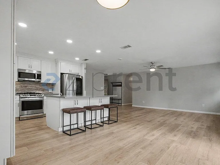 2307 N Cirby Way — Photo 11