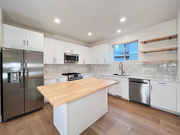 3rd image of 63126 Riverstone Dr