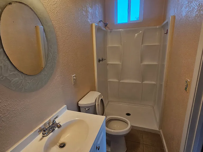 1818 S San Joaquin St #2 — Photo 3