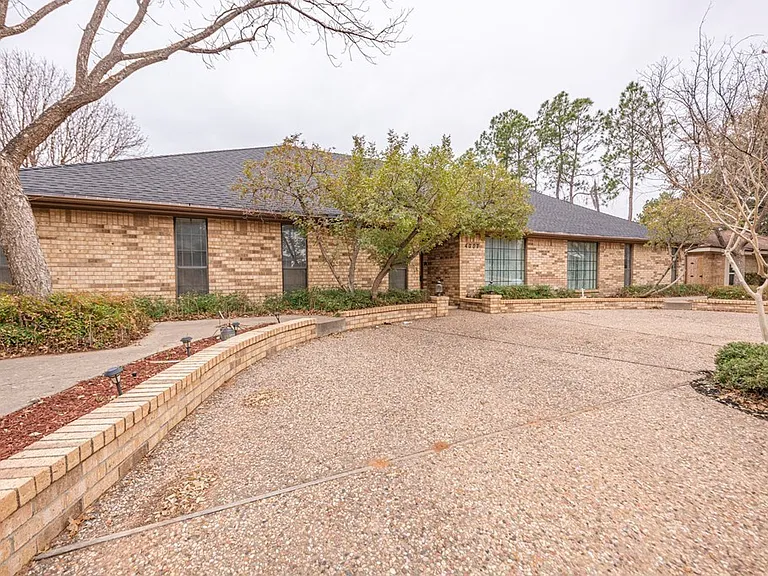 4007 Crestridge Dr — Photo 3