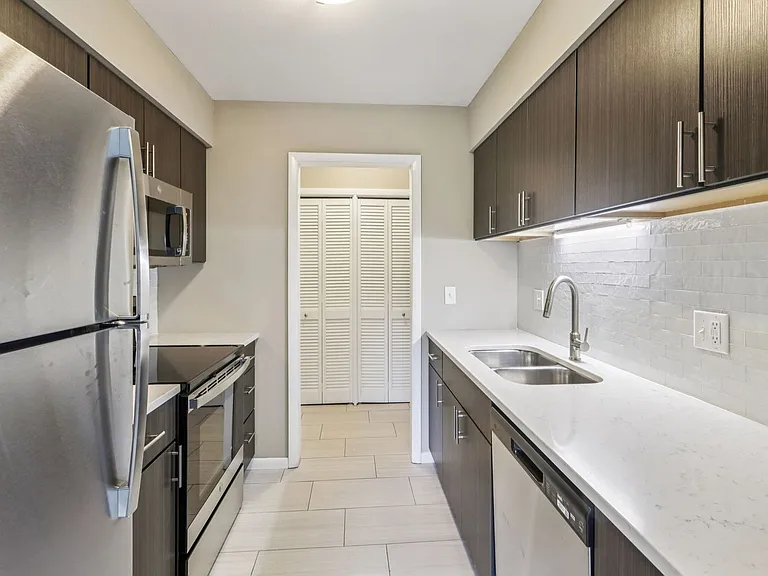 Woodland Reserve Apartments — Photo 20