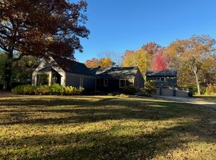 33W370 Woodmere Ln, Wayne, IL