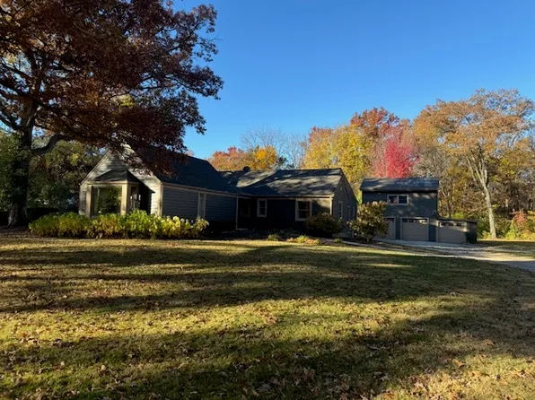 33W370 Woodmere Ln, Wayne, IL 60184