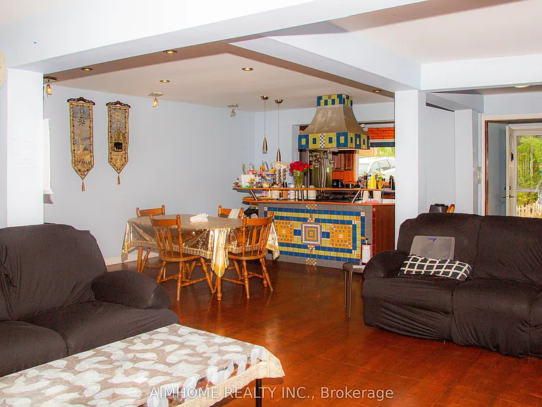 9890 Bayview Ave — Photo 7