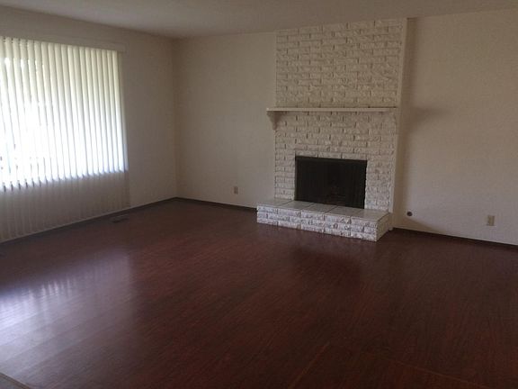 Living Room w/Laminate Floor