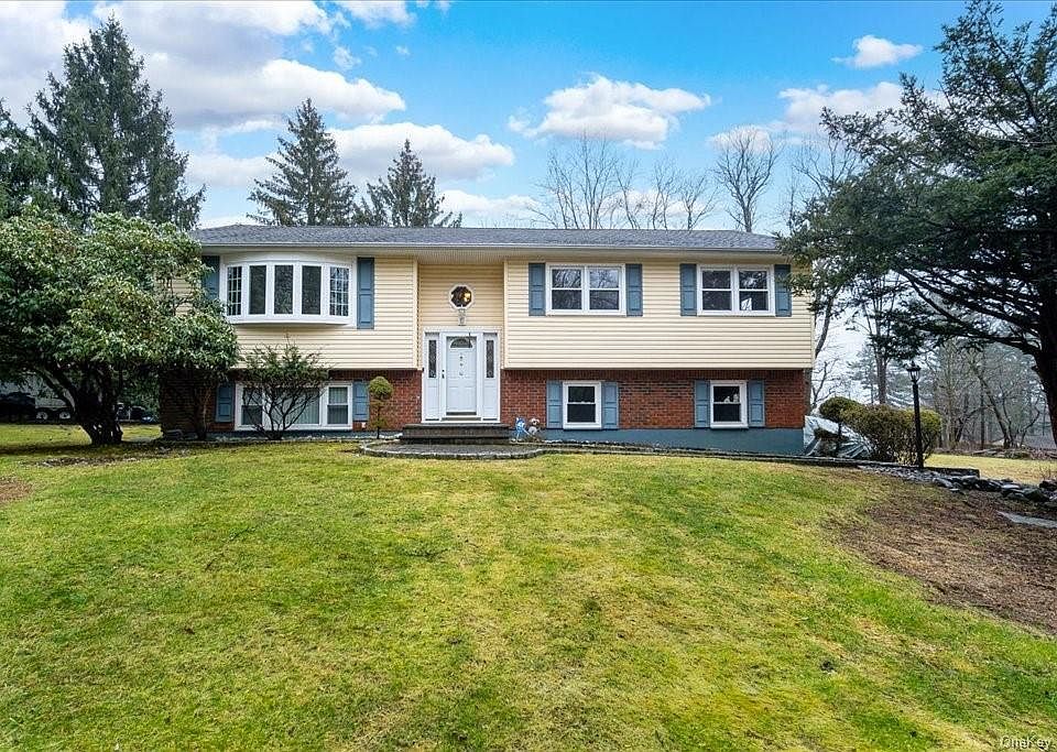 5 Long Meadow Drive, Airmont, NY 10952 Zillow