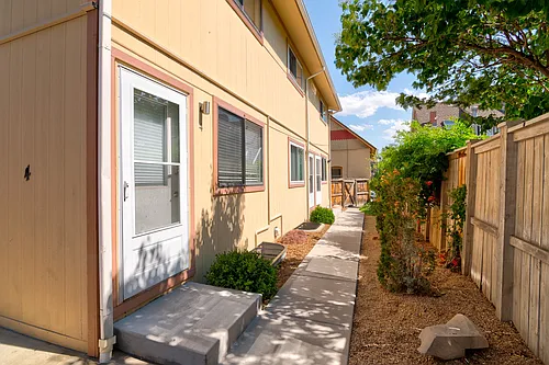 1327 Pine St #4 Photo 1