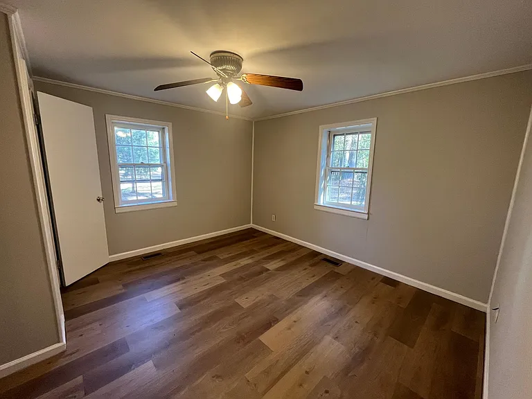 221 Howard Rd — Photo 32