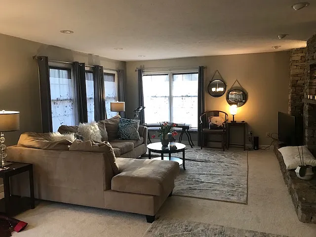 2206 E Autumn Dr — Photo 3