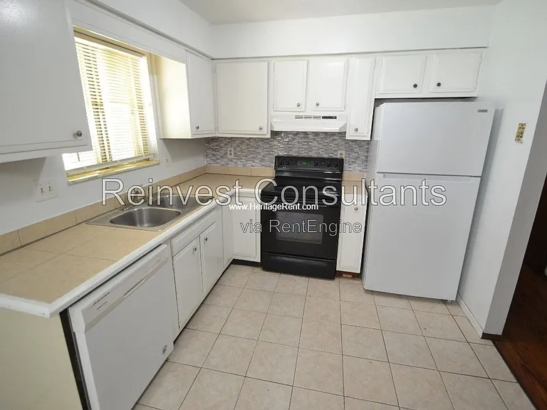 27 Wesleyan Ct #A — Photo 2