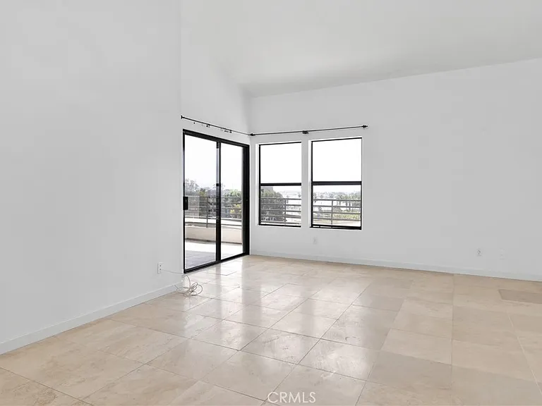 280 Cagney Ln #312 — Photo 2