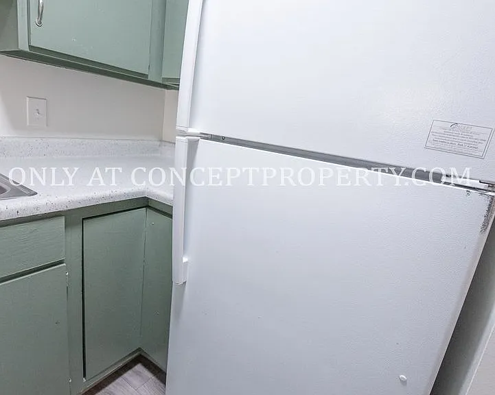 223 E 3rd Ave — Photo 55