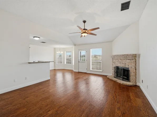 926 Meadow Cir S, Keller, TX 76248