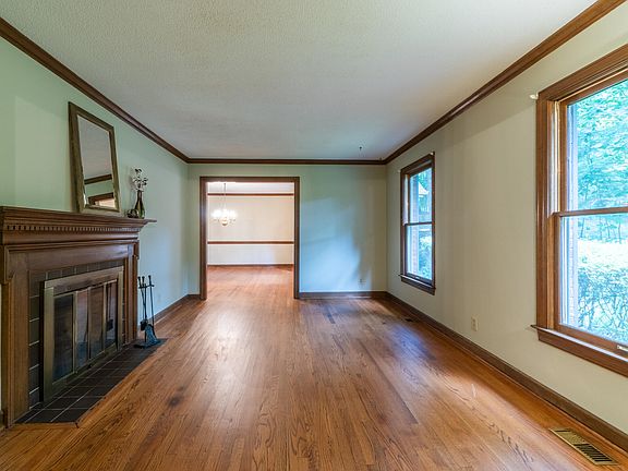 3rd image of 98 Cedar Hills Cir