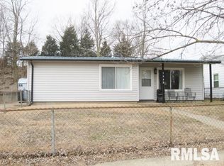 1325 Fenley Ave, Pekin, IL