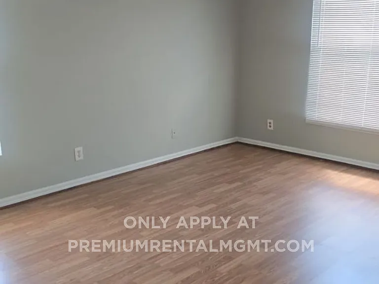 202 Chadworth Dr — Photo 3