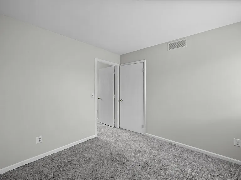 2245 S Commerce Rd — Photo 10