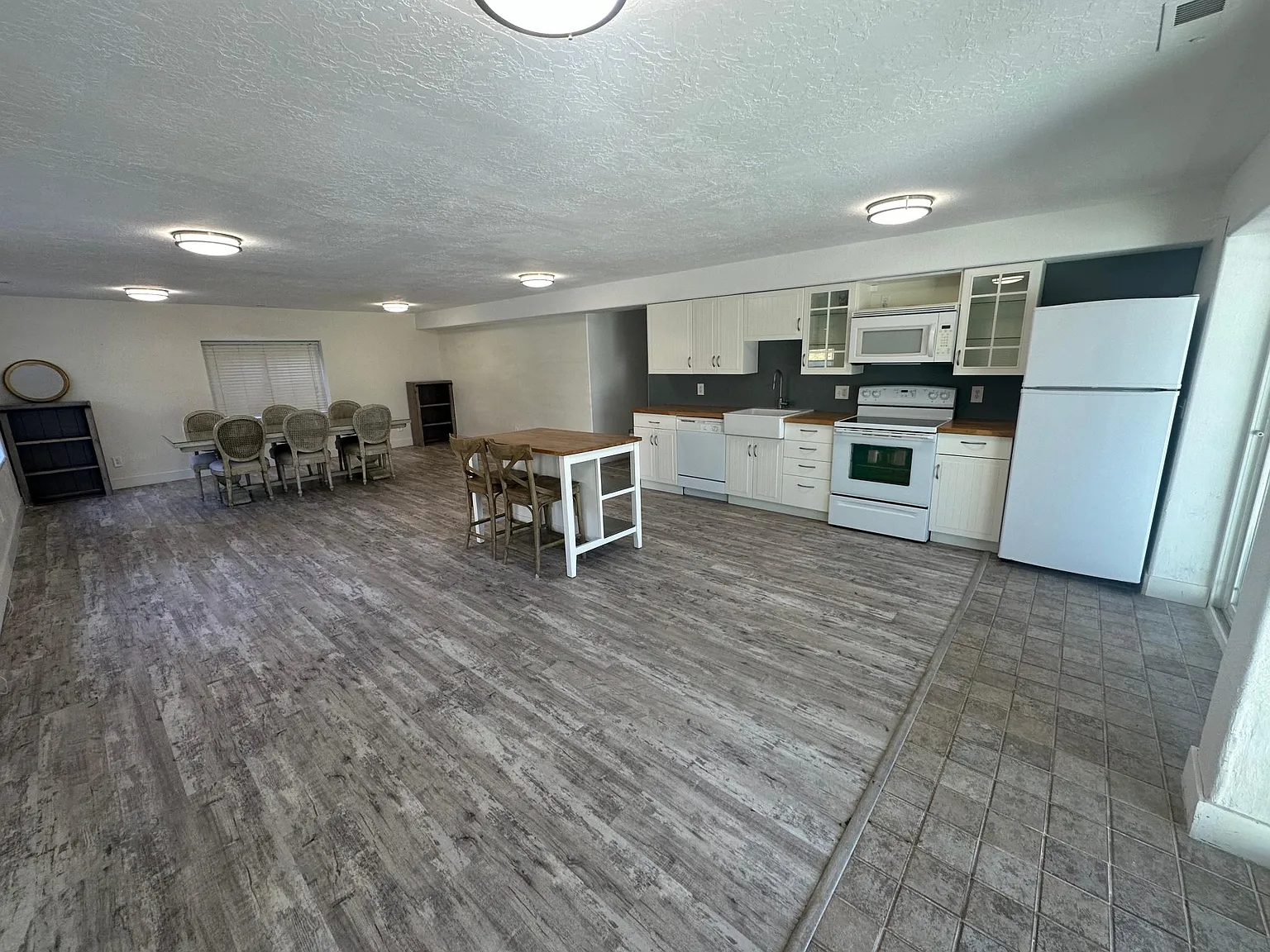 3 bed, 2300 sqft, $2,500 — Photo 4