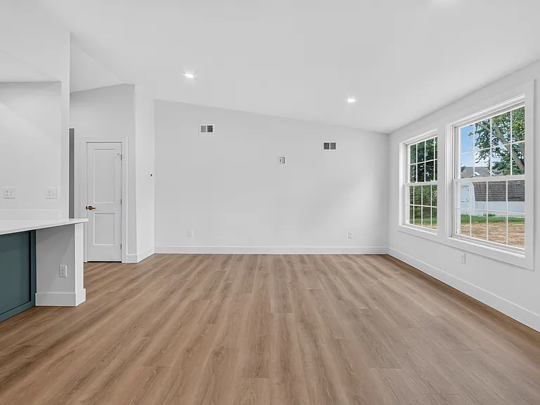 45 Tiffany Dr — Photo 14