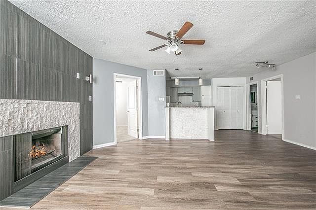 2nd image of 9801 Walnut St #110