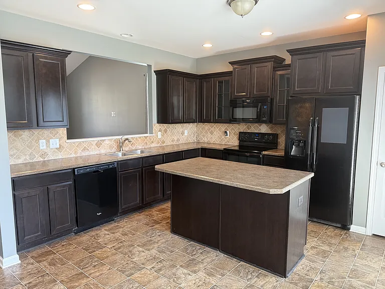 605 Foster Ln — Photo 9