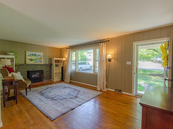 4th image of 1426 Nelson Dr