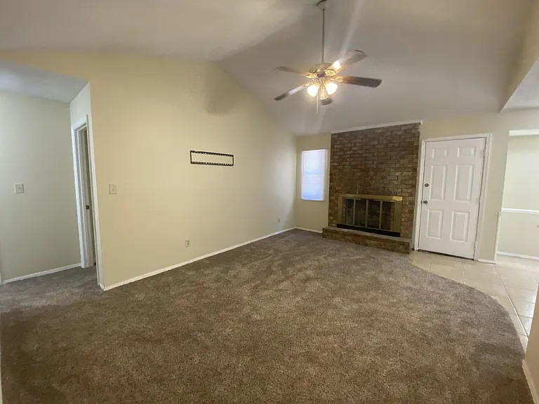 4532 Hillside Dr — Photo 2
