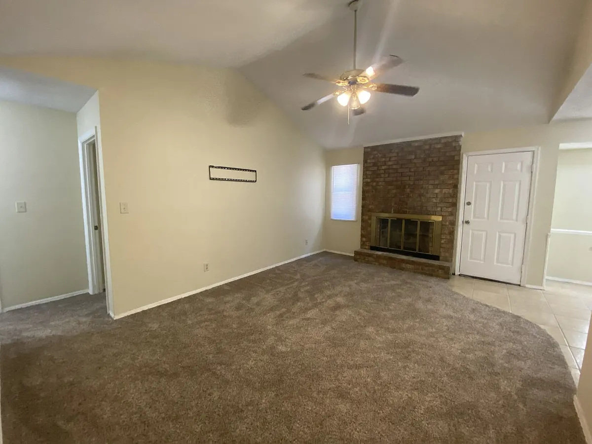Building Photo - 4532 Hillside Dr