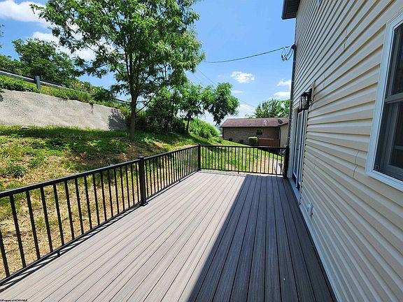 5th image of 400 Sycamore Dr