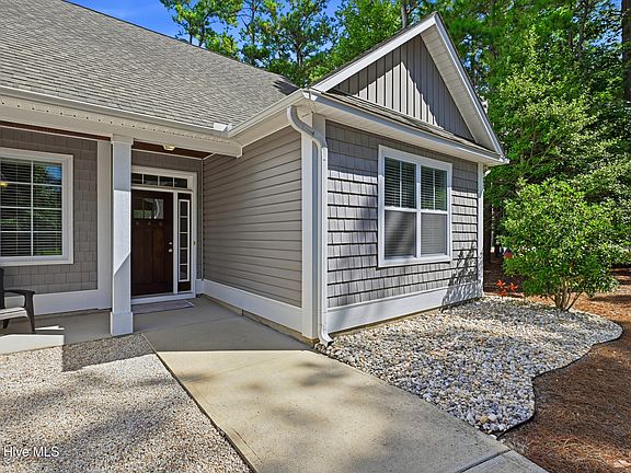 2nd image of 100 Hickory Circle