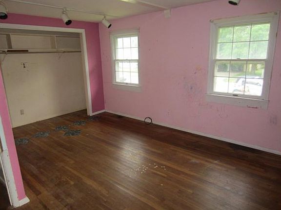 5th image of 1411 Woodside Dr